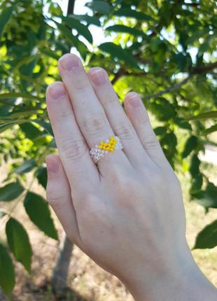 Кольца из бисера колечко из бисера колечко из жолтым сердцем под заказ