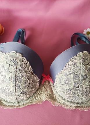 Бюст, бюстгальтер