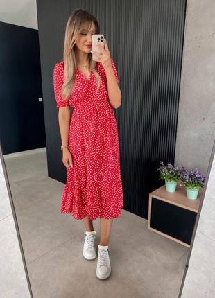 Женское платье в горошек