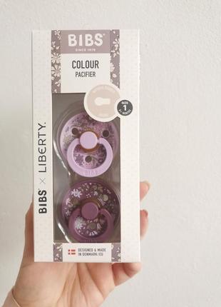 Соска пустушка 0-6 міс. bibs x liberty colour latex round(кругла) –chamomile lawn violet sky/mauve mix1 фото