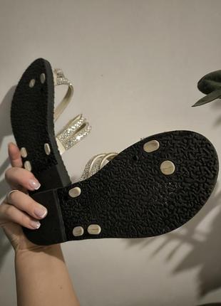 Шльопки на палець білі з камінням 35 р-35,5