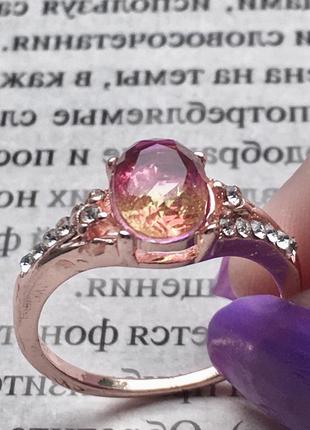 Кольцо колечко с камушками камнями бриллиантами розовым камнем бриллиантом под золото золотистое золотое