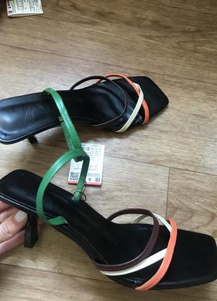 Босоніжки zara 39 дифект