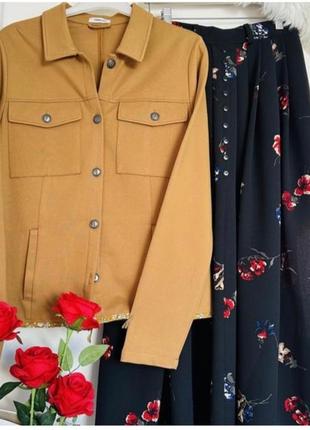 Актуальная куртка цвета кемел