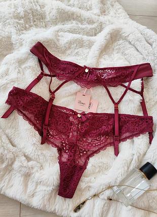 Набор, кружевной пояс и трусы стринги от boux avenue