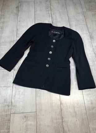 Женский стильный пиджак escada