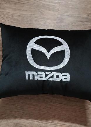 Авто подушка з вишивкою логотипу марки мазда mazda чорний подарунок автомобілісту 01408