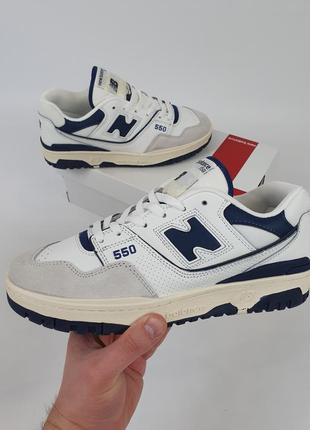 Кросівки репл.  чоловічі темно-сині з білим new balance 550 white navi. весняні кросівки репл.  білі нью баланс 550 наві5 фото