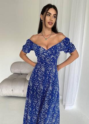 Платье с декольте