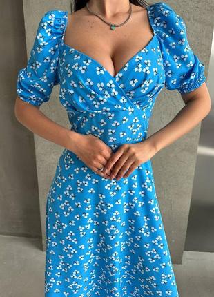 Платье с декольте