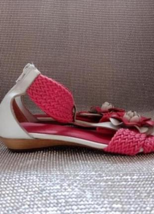 Босоніжки шкіряні жіночі4 фото