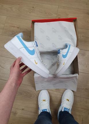 Кросівки репл.  жіночі весна літо білі із блакитним nike air force 1 white blue. взуття жіноче біле найк аїр форсе 1