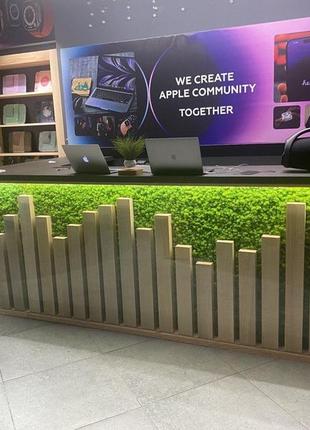 Оформление зоны ресепшен мхом "ягель", декорирование стойки стабилизированным мхом