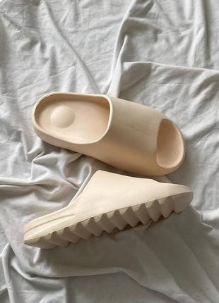 Шлепанцы в стиле Оригінальні жіночі кросівки adidas no logo2 фото