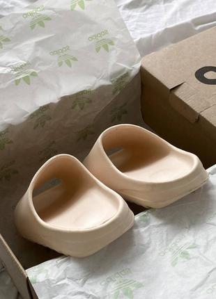 Шлепанцы в стиле Оригінальні жіночі кросівки adidas no logo6 фото