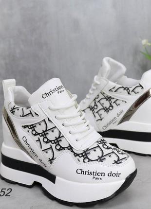 Снікерси білі кросівки на танкетці