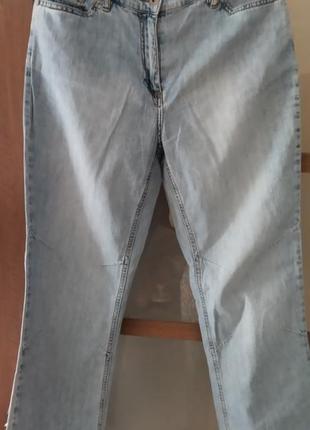 Тонкі фірмові світлі джинси