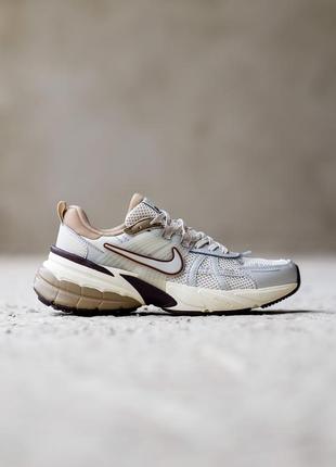 Классные женские кроссовки nike v2k run light orewood Kiger бежевые