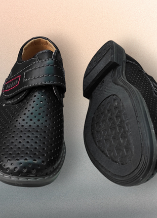 Чорні туфлі мокасини на липучці, підборі перфорація весна, літо осінь для хлопчика нові уцінка