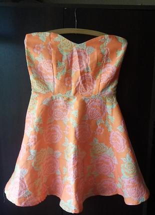 Платье-бандо с яркими, фактурными цветами, лиф на силиконе