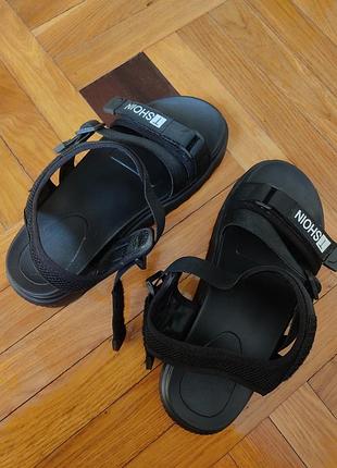 Босоніжки жіночі