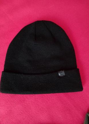 Шапка чорна спортивна