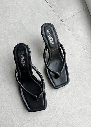 Босоножки шлепки на мини каблуке вьетнамки