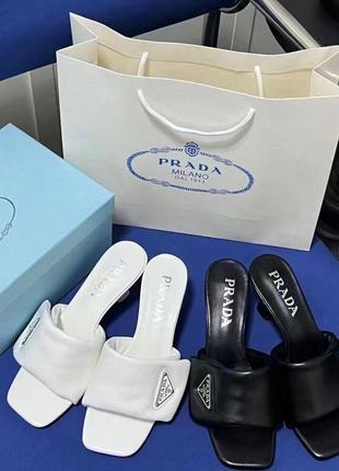 Шльопанці prada