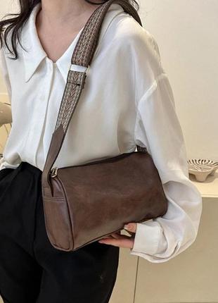 Стильна якісна коричнева жіноча сумка кросбоді через плече екошкіра текстильний ремінець