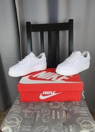 Белые женские кроссовки репл. nike air force 1 pixel white. женские кроссы найк аир форс 1 пиксель белого5 фото