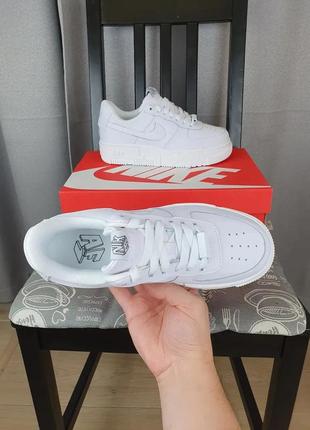 Белые женские кроссовки репл. nike air force 1 pixel white. женские кроссы найк аир форс 1 пиксель белого8 фото