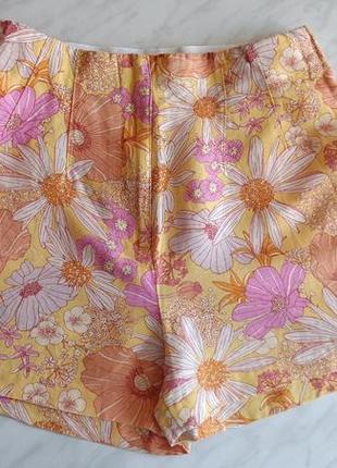 Яркие легесненькие короткие шорты в цветочный принт лен и вискоза