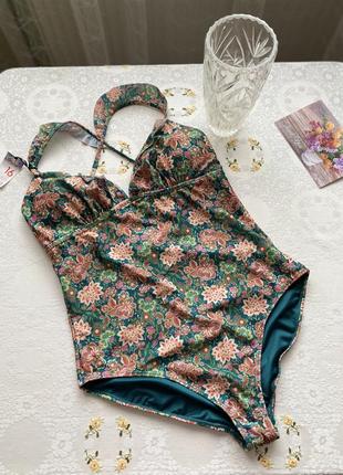 Актуальний суцільний купальник