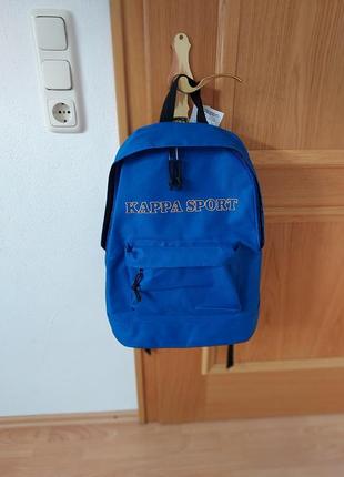 Фирменный рюкзак.