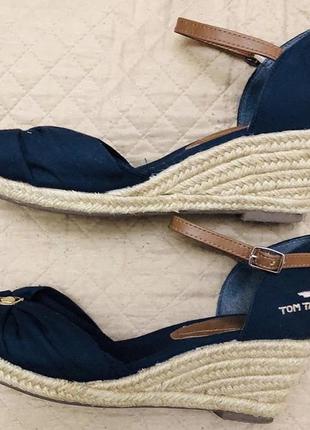 Стильные джинсовые босоножки -туфли бренда tom tailor с декоративной соломкой! оригинал