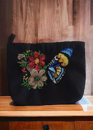 Косметичка "метелик з квітами", бісером, чорна