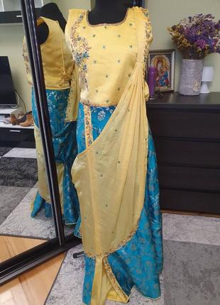 Красивое индийское платье с вышивкой костюм индийский