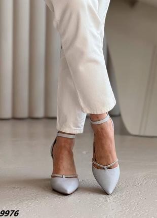 Невероятные женские текстильные туфли на каблуке квадратный блочный каблук с камушками стразами туфлы4 фото