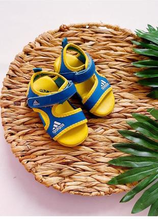 Нові босоніжки адидас