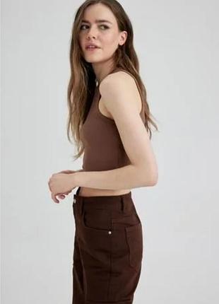 Трендовый брендовый коричневый шоколадный укороченный гладкий топ
