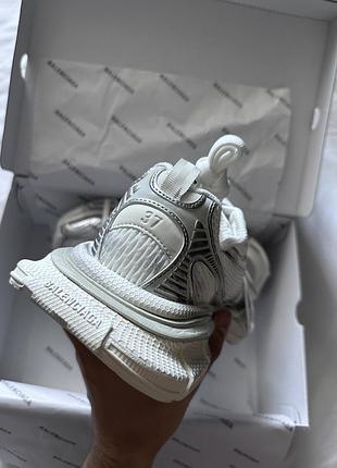 Трендові жіночі та чоловічі кросівки 3xl dirty white білі