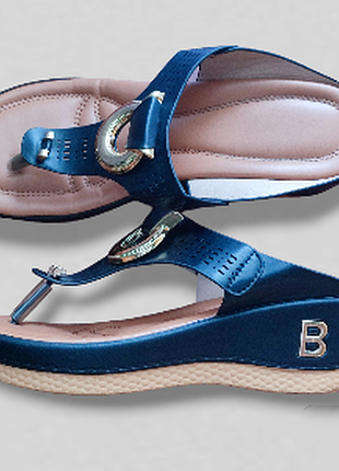 Легкие шлепанцы босоножки