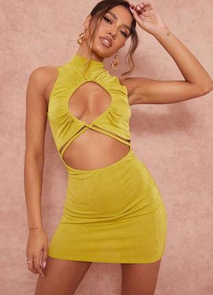 Платье prettylittlething