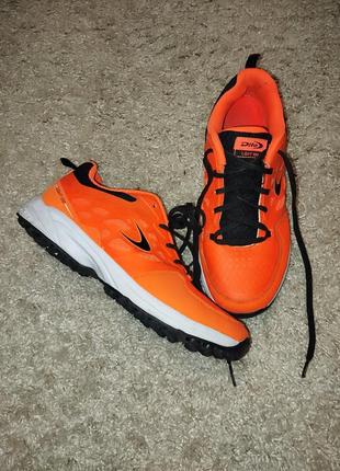Фирменные беговые кроссовки dita