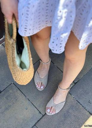 ▪️жіночі босоніжки з ремінцем бежеві слайдери сланці низький хід пласка підошва танкетка шльопанці шльопки натуральна замша