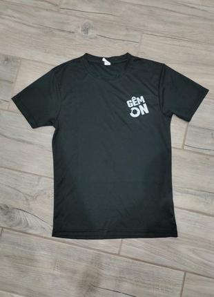 Черная спортивная футболка на 9-11 лет