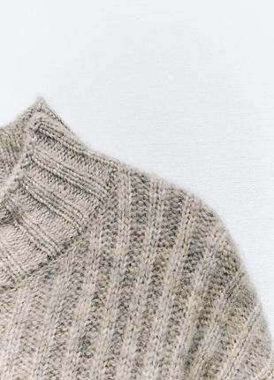 Трикотажный нежный свитер в рубчик с акцентированным швом спереди от zara, размер м, l*9 фото