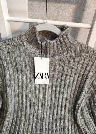 Трикотажный нежный свитер в рубчик с акцентированным швом спереди от zara, размер м, l*2 фото