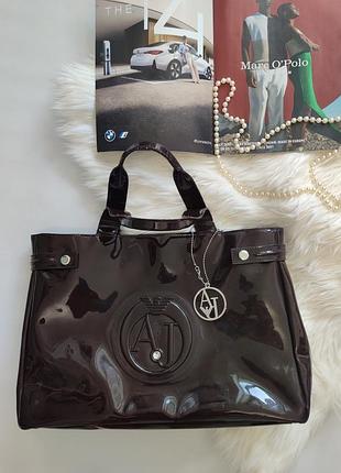 Лаковая сумка шоппер armany jeans
