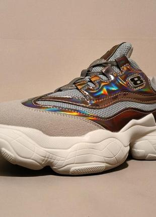 Новые кроссовки деми на 38,39 г